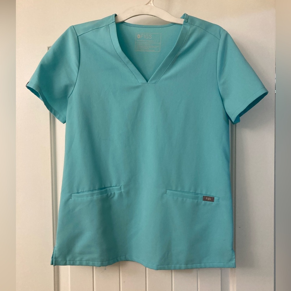 Women’s small FIGS scrub top fresh aqua